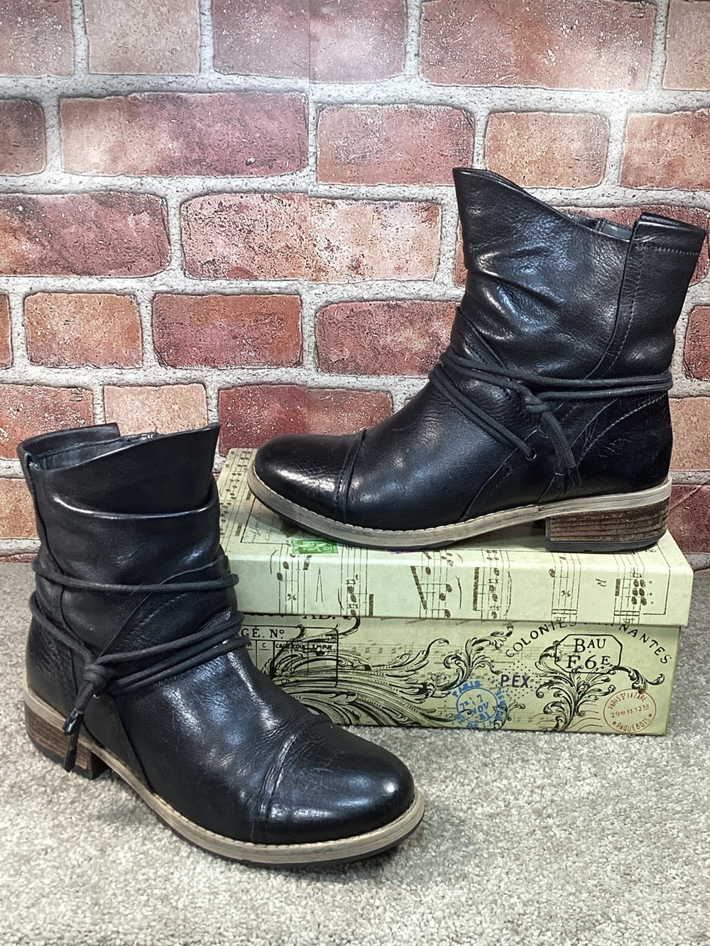 Clarks Artisan Volara Dina womens black Moto Ankle boots size 7